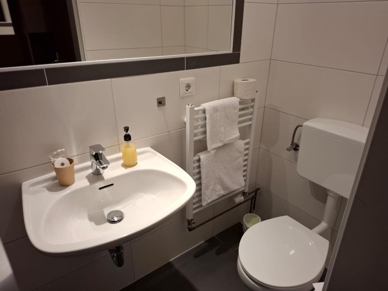 Hotel Am Schwarzen Berg Stade Buitenkant foto