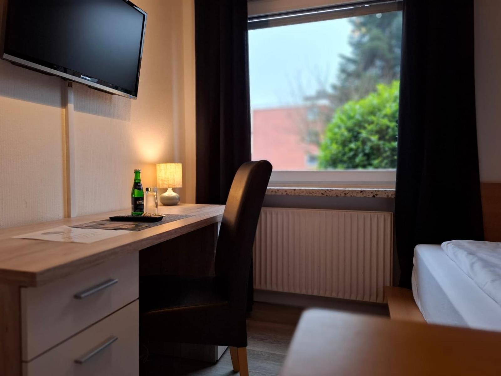 Hotel Am Schwarzen Berg Stade Buitenkant foto