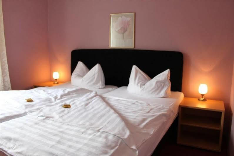 Hotel Am Schwarzen Berg Stade Buitenkant foto