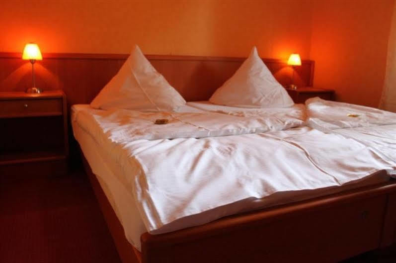 Hotel Am Schwarzen Berg Stade Buitenkant foto